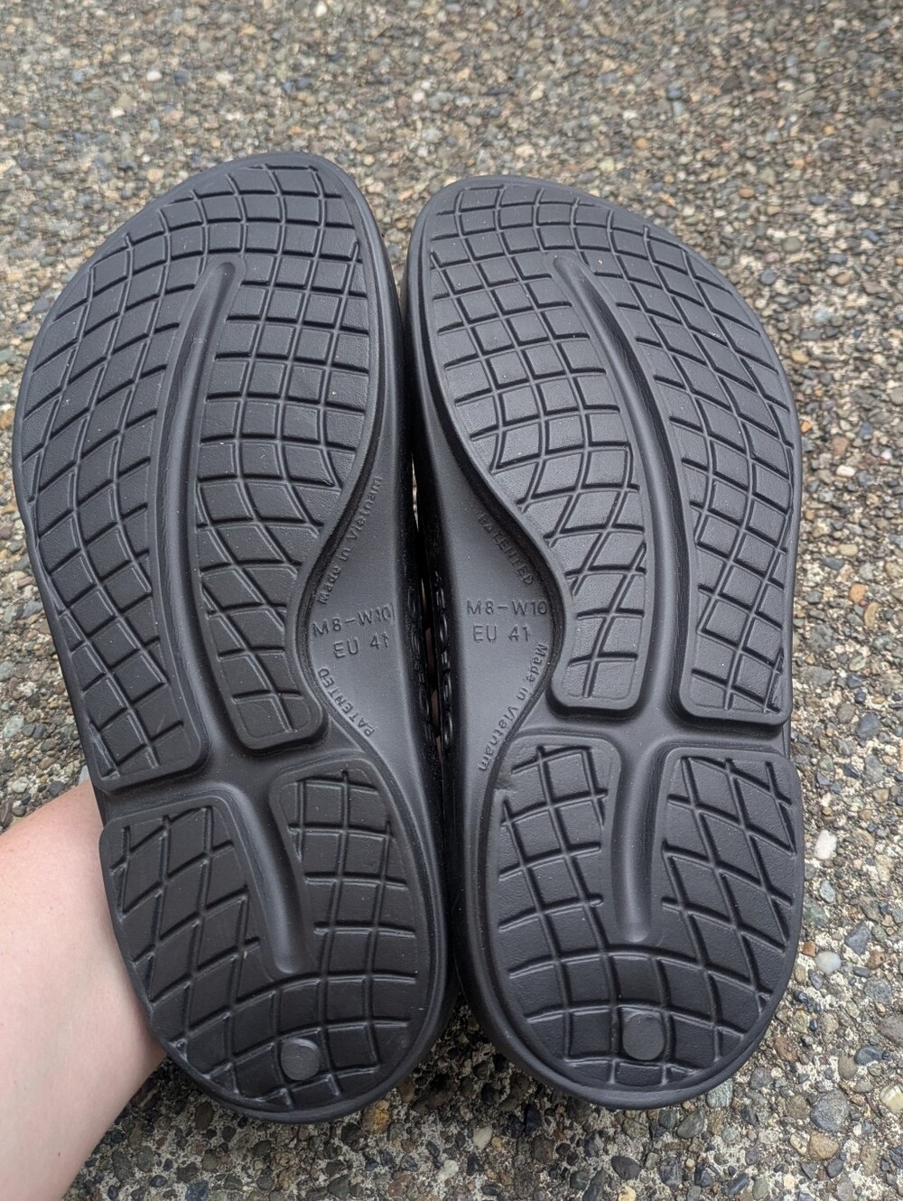 OOFOS Ooahh Black Slide Sandals - Picture 3 of 4